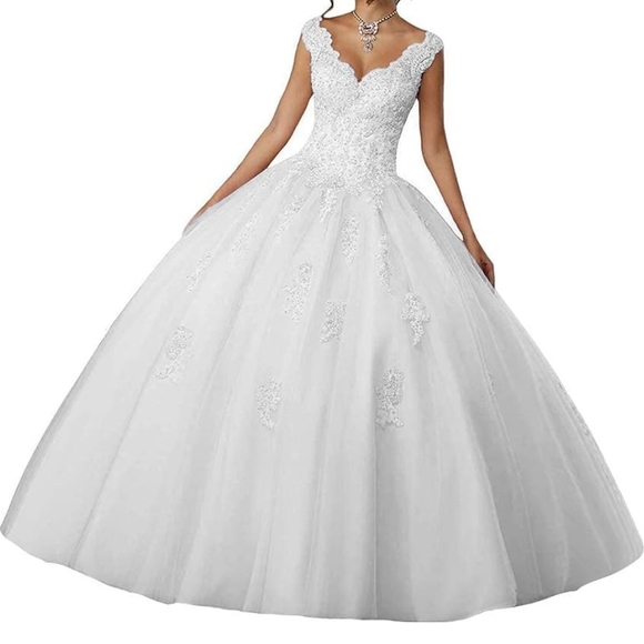 Elegant White Lace Ball Gown Dress - Picture 1 of 5
